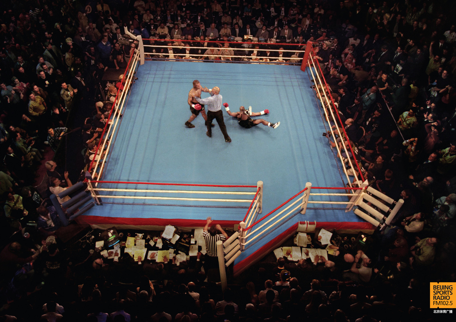 北京體育廣播電臺平面廣告創(chuàng)意設(shè)計3-拳擊解說篇