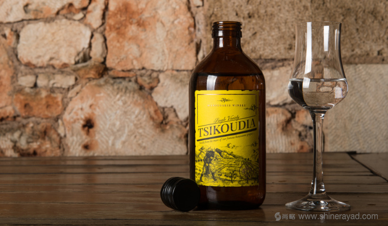 上海包裝設計公司分享:tsikoudia 手繪牛頭人插畫白酒包裝設計4 上海包裝設計公司分享:tsikoudia 手繪牛頭人插畫白酒包裝設計4