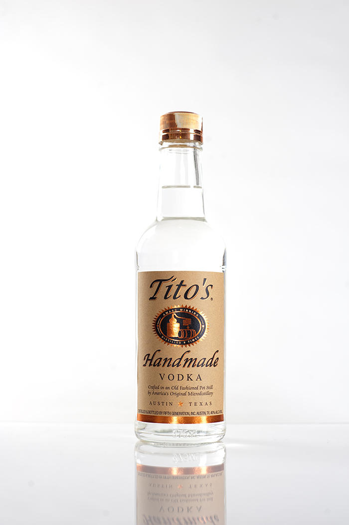 美國 Tito’s Handmade Vodka 伏特加酒包裝設(shè)計(jì)-尚略上海包裝設(shè)計(jì)公司 美國 Tito’s Handmade Vodka 伏特加酒包裝設(shè)計(jì)-尚略上海包裝設(shè)計(jì)公司