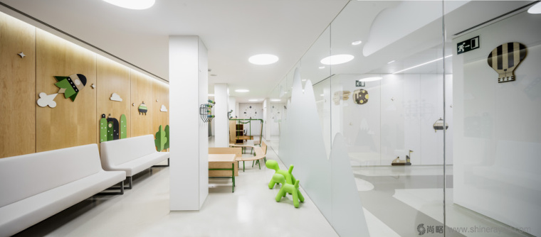西班牙兒童腫瘤醫(yī)院Atencions內(nèi)部空間品牌形象設(shè)計(jì)-上海品牌形象設(shè)計(jì)公司5 西班牙兒童腫瘤醫(yī)院Atencions內(nèi)部空間品牌形象設(shè)計(jì)-上海品牌形象設(shè)計(jì)公司5