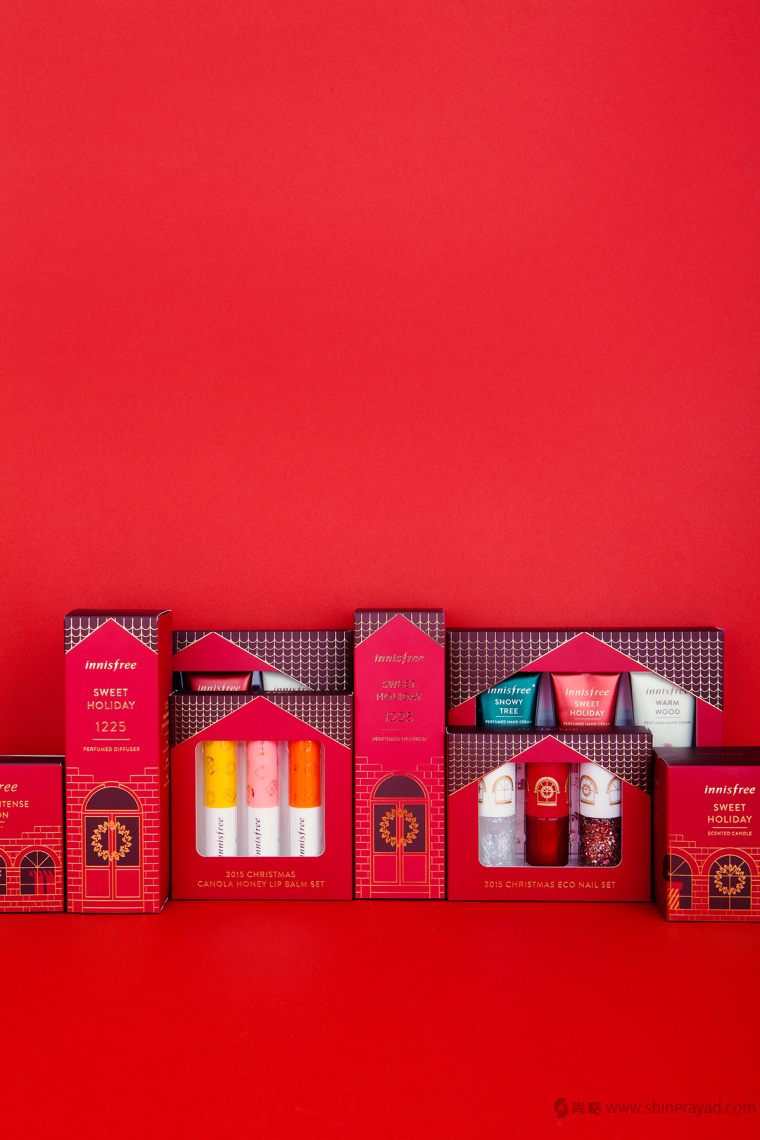 6上海包裝設(shè)計公司-韓國 Innisfree 女性化妝品護(hù)膚品品牌圣誕節(jié)日裝包裝設(shè)計-磚砌房子圖案
