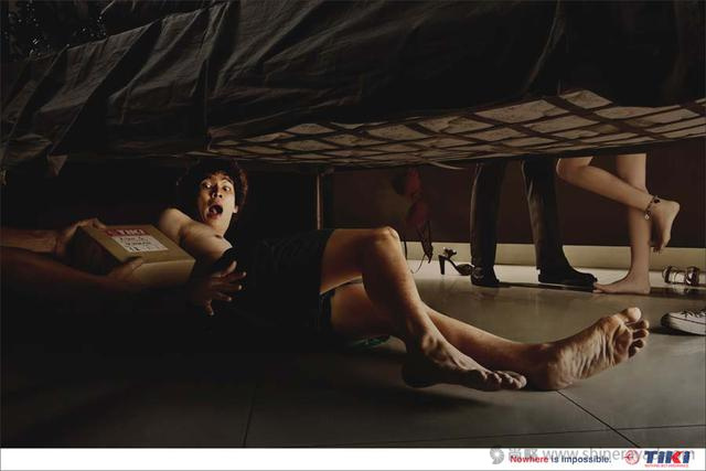 上海廣告設(shè)計(jì)公司欣賞那些性感曖昧有色情嫌疑的平面創(chuàng)意廣告-快遞廣告