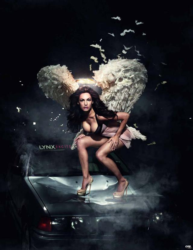 上海廣告設(shè)計(jì)公司欣賞那些性感曖昧有色情嫌疑的平面創(chuàng)意廣告-男性運(yùn)動(dòng)香水廣告