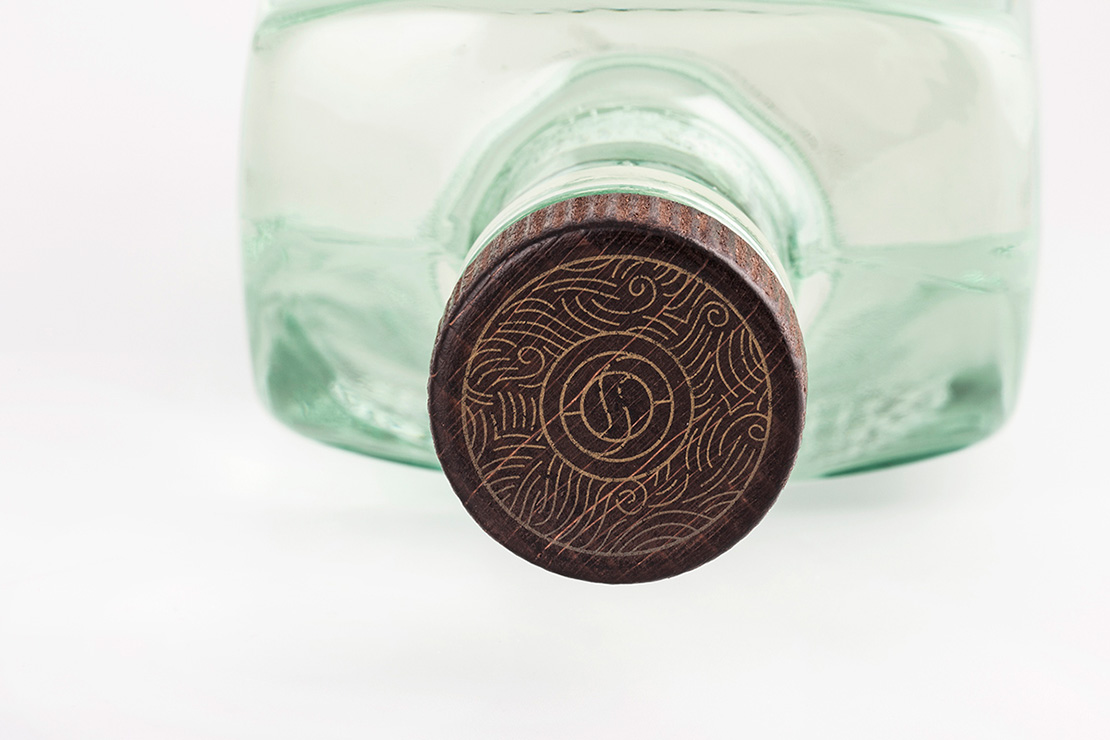 尚略上海包裝設(shè)計公司分享：Old Sport 松子酒大胡子包裝設(shè)計4