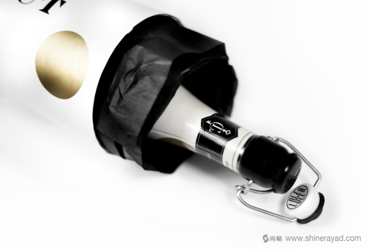 西班牙Lolea 氣泡酒包裝設(shè)計白金色系列-上海包裝設(shè)計公司5 西班牙Lolea 氣泡酒包裝設(shè)計白金色系列-上海包裝設(shè)計公司5