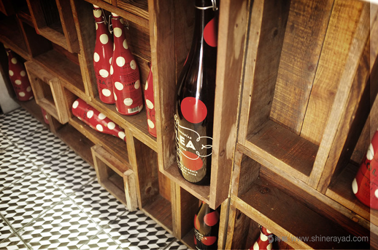 Lolea 氣泡酒品牌形象設(shè)計與包裝設(shè)計-餐廳展示效果3 Lolea 氣泡酒品牌形象設(shè)計與包裝設(shè)計-餐廳展示效果3