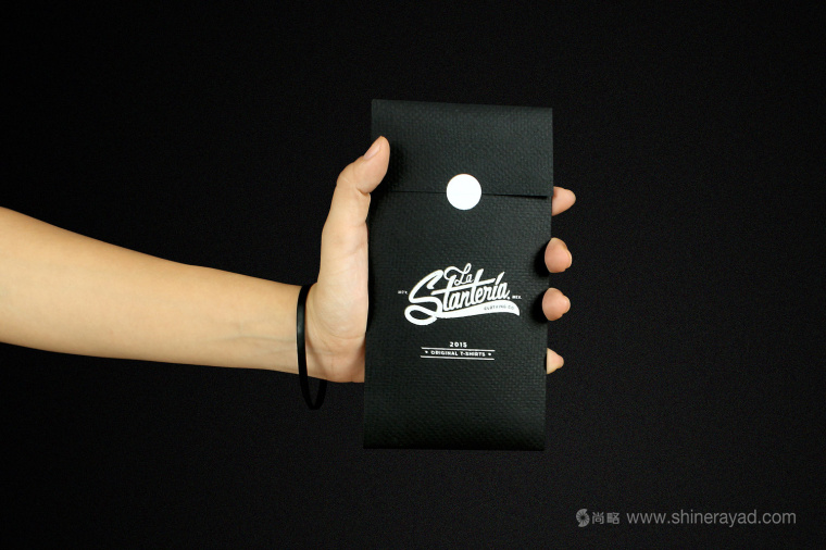 Clothing服飾公司跨界品牌形象設(shè)計(jì)包裝設(shè)計(jì)案例-上海包裝設(shè)計(jì)公司5 Clothing服飾公司跨界品牌形象設(shè)計(jì)包裝設(shè)計(jì)案例-上海包裝設(shè)計(jì)公司5