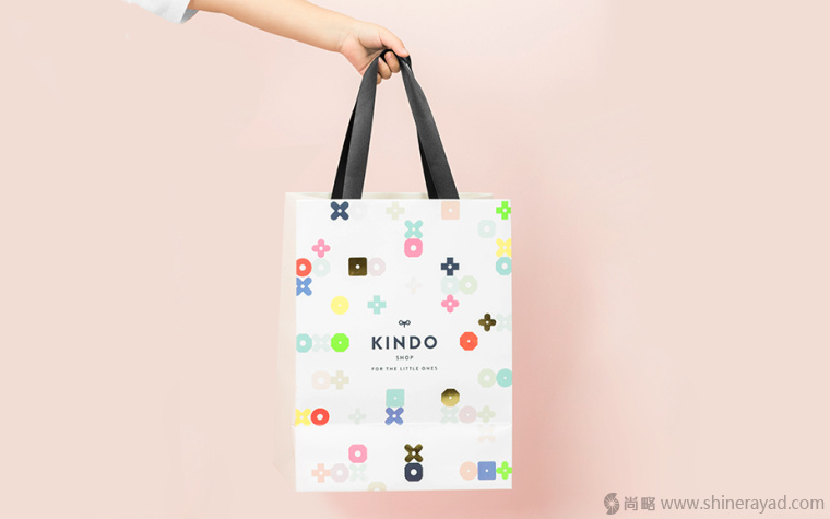 Kindo 兒童服裝品牌VI形象設(shè)計-手提袋設(shè)計-上海品牌形象設(shè)計公司13 Kindo 兒童服裝品牌VI形象設(shè)計-手提袋設(shè)計-上海品牌形象設(shè)計公司13