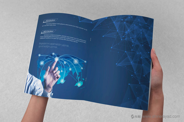 上海畫冊設(shè)計公司Metropolitan戶外移動廣告媒體企業(yè)宣傳畫冊設(shè)計欣賞3