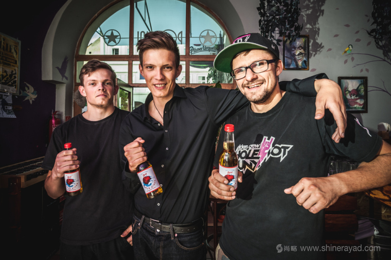 手繪寫意風(fēng)格 OPRE 蘋果酒包裝設(shè)計-上海果酒包裝設(shè)計公司5 手繪寫意風(fēng)格 OPRE 蘋果酒包裝設(shè)計-上海果酒包裝設(shè)計公司5