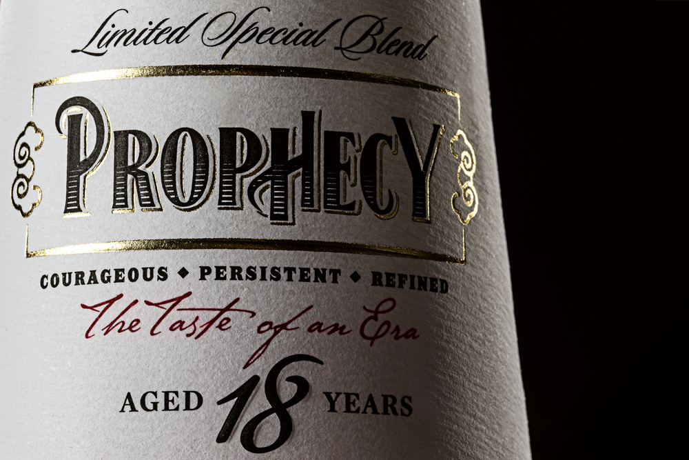 國外酒瓶包裝與造型設(shè)計(jì)案例欣賞：PROPHECY不丹國王紀(jì)念版包裝設(shè)計(jì)瓶型設(shè)計(jì)5