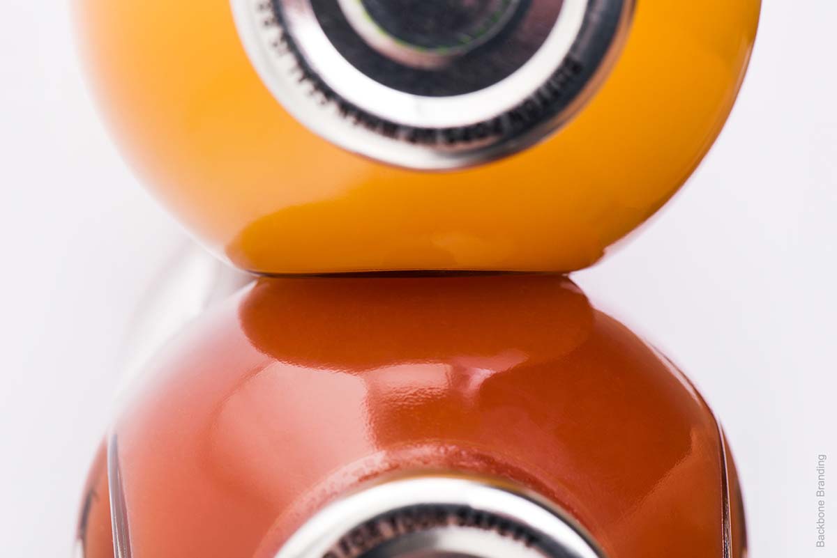 被咬了一口的Yan天然健康有機(jī)果汁飲料產(chǎn)品包裝設(shè)計瓶型設(shè)計