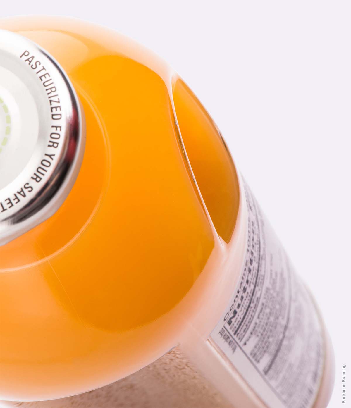 被咬了一口的Yan天然健康有機(jī)果汁飲料產(chǎn)品包裝設(shè)計瓶型設(shè)計