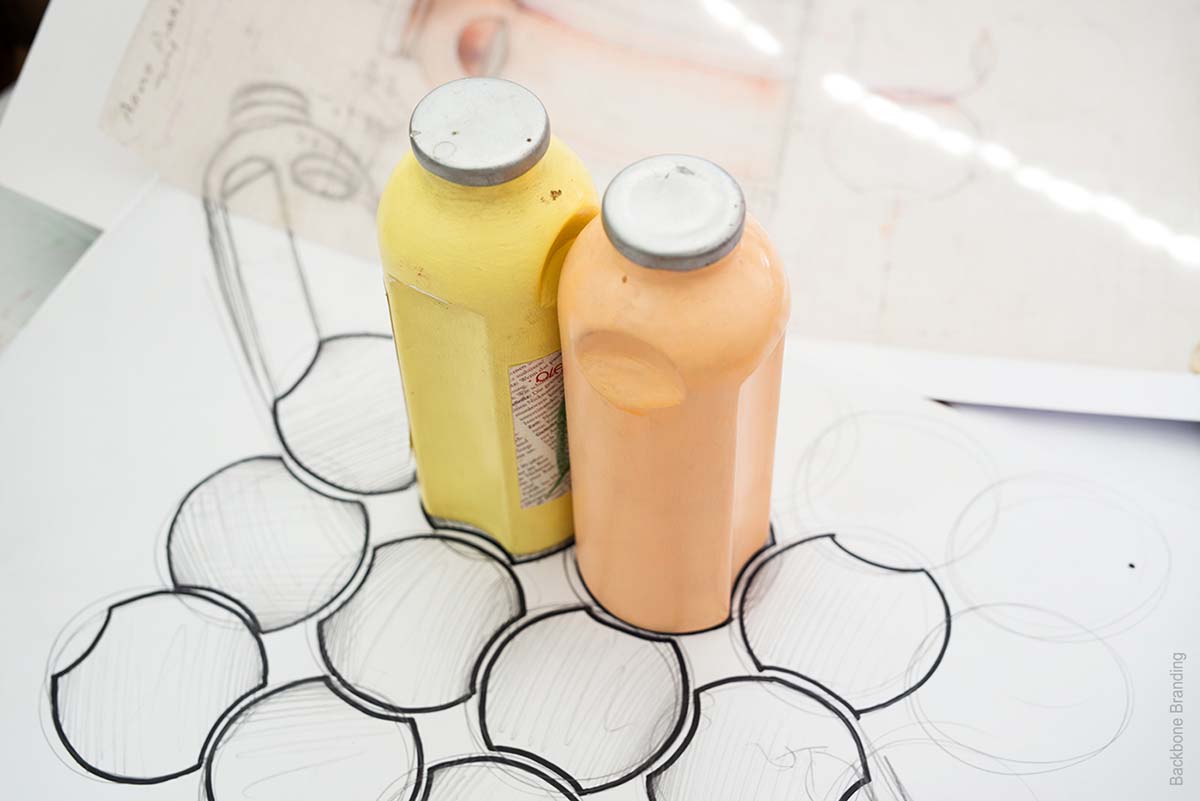 被咬了一口的Yan天然健康有機(jī)果汁飲料產(chǎn)品包裝設(shè)計瓶型設(shè)計