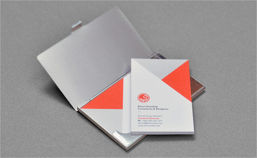 BLOOM品牌設(shè)計(jì)機(jī)構(gòu)圓形花朵標(biāo)志設(shè)計(jì)與三角色塊品牌vi形象設(shè)計(jì)