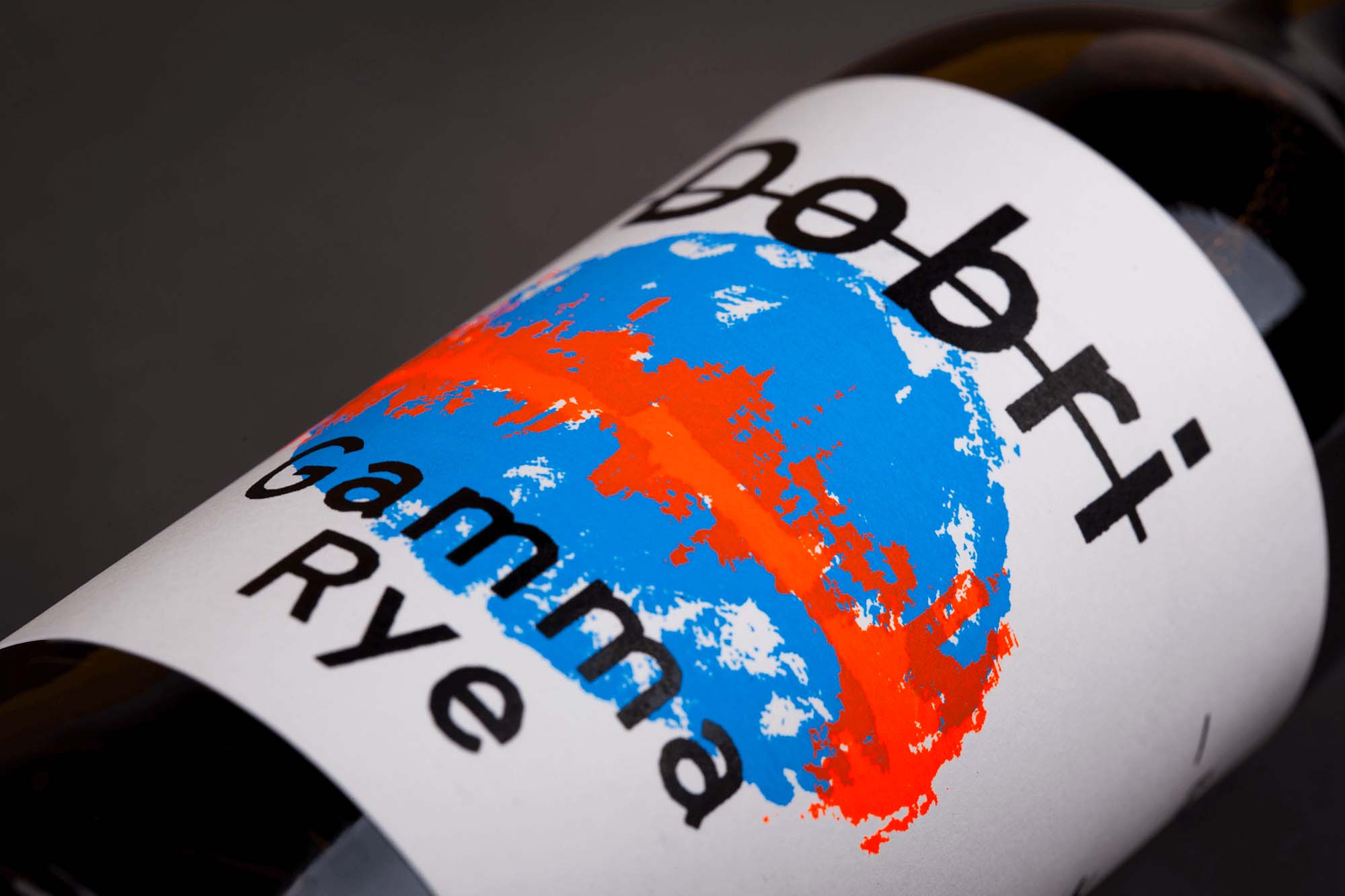 熒光涂鴉風(fēng)格Dobri啤酒包裝設(shè)計(jì)