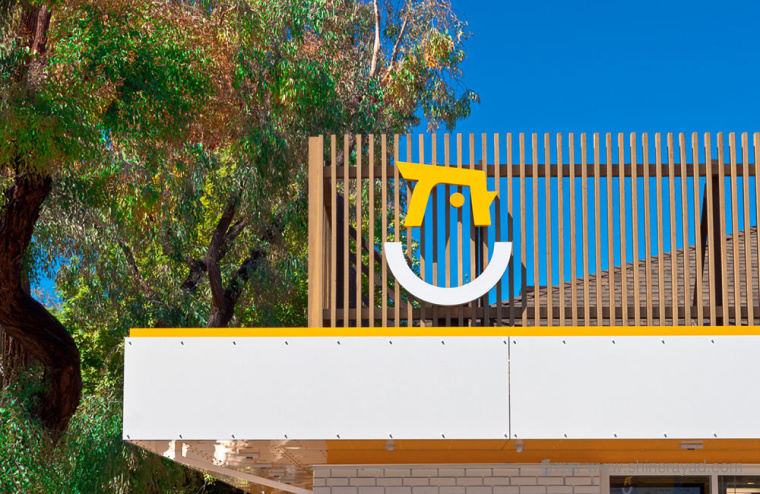 Starbird 炸雞快餐餐廳餐飲logo設(shè)計實景效果圖-上海logo設(shè)計公司