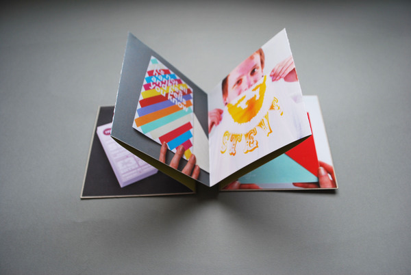 上海畫冊設計公司分享:13個折疊的宣傳冊設計宣傳折頁設計創(chuàng)意案例 上海畫冊設計公司分享:13個折疊的宣傳冊設計宣傳折頁設計創(chuàng)意案例