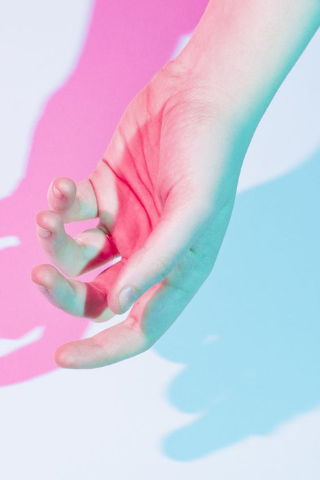 2018年最佳平面設(shè)計趨勢-終極指南-雙色光