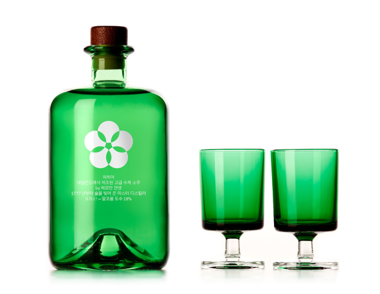 WIHAYO 杜松子酒新品牌梅花形logo設計與綠色瓶裝包裝設計