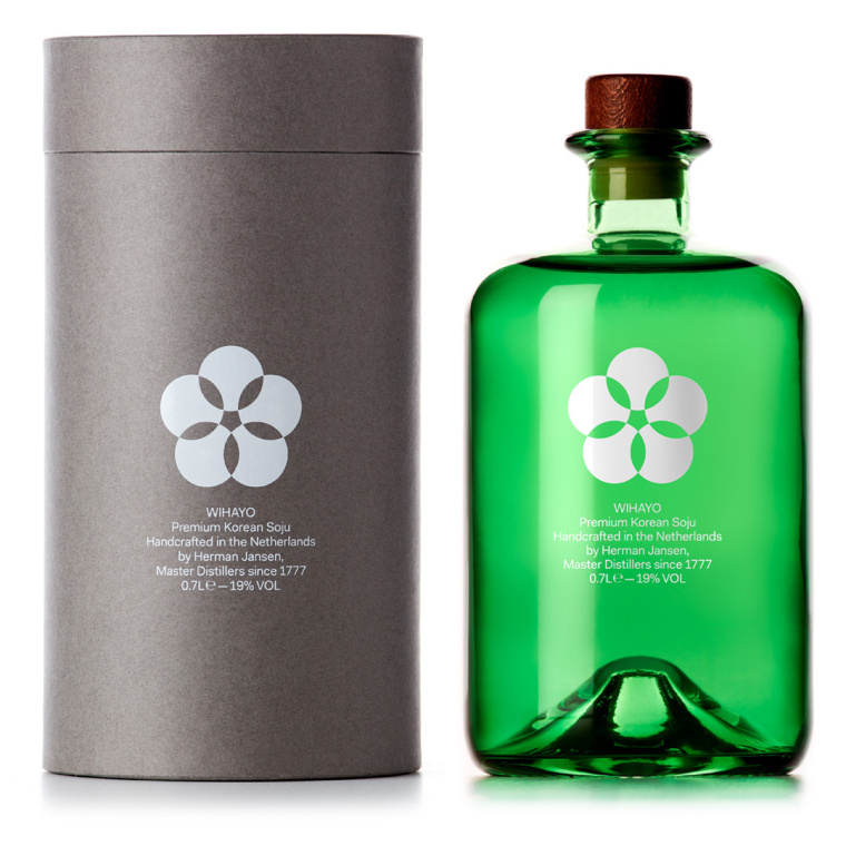 WIHAYO 杜松子酒新品牌梅花形logo設計與綠色瓶裝包裝設計