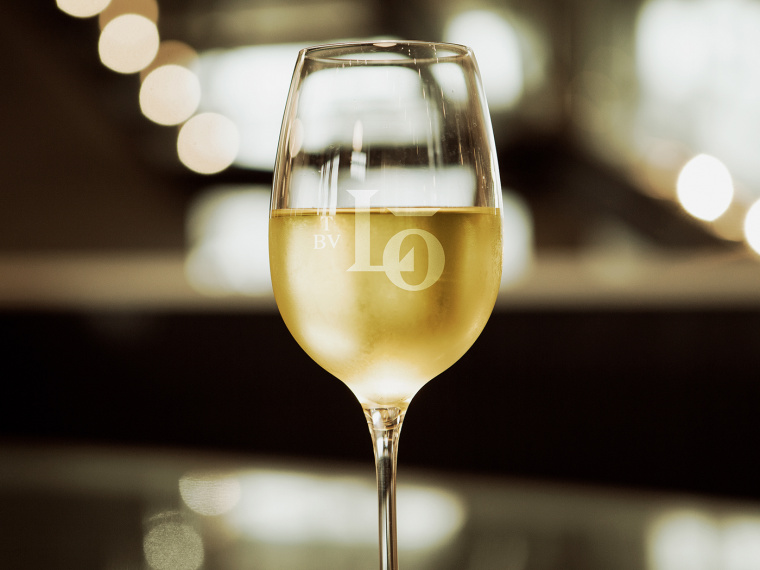 混合傳統(tǒng)與現(xiàn)代性的Louise酒館餐廳logo設(shè)計(jì)VI設(shè)計(jì)欣賞 混合傳統(tǒng)與現(xiàn)代性的Louise酒館餐廳logo設(shè)計(jì)VI設(shè)計(jì)欣賞