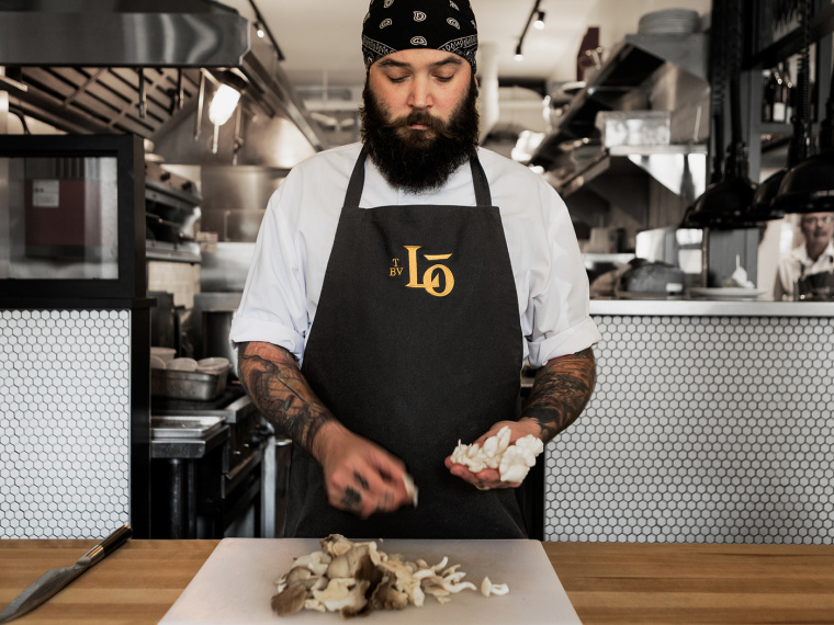 混合傳統(tǒng)與現(xiàn)代性的Louise酒館餐廳logo設(shè)計(jì)VI設(shè)計(jì)欣賞 混合傳統(tǒng)與現(xiàn)代性的Louise酒館餐廳logo設(shè)計(jì)VI設(shè)計(jì)欣賞