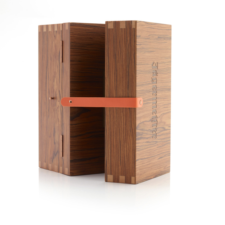 J?germeister VIP Founders Kit洋酒木制禮盒包裝設(shè)計-上海包裝設(shè)計公司