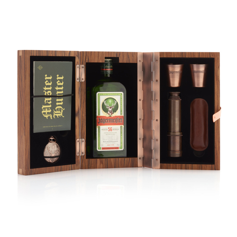 J?germeister VIP Founders Kit洋酒木制禮盒包裝設(shè)計-上海包裝設(shè)計公司