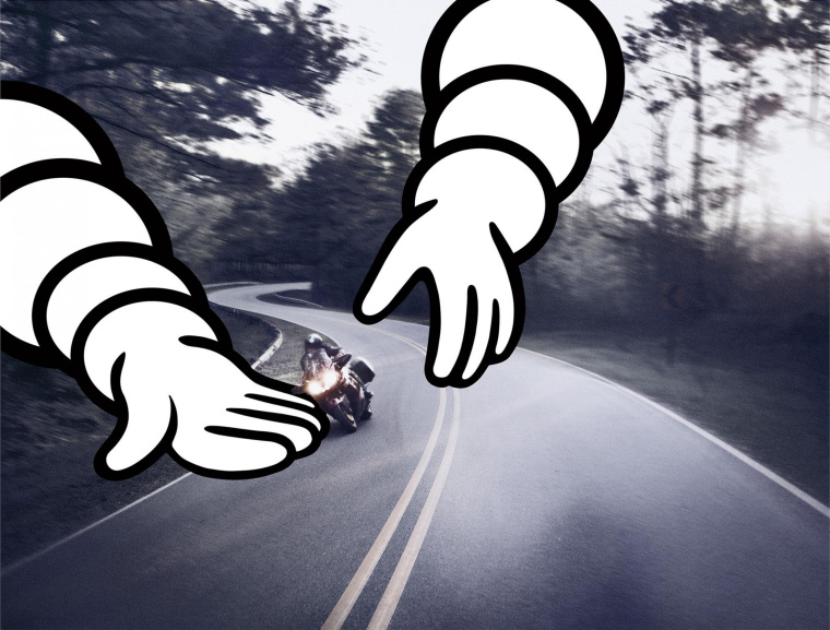 米其林輪胎安全 - 摩托車(chē)平面廣告創(chuàng)意設(shè)計(jì)-上海廣告策劃設(shè)計(jì)公司