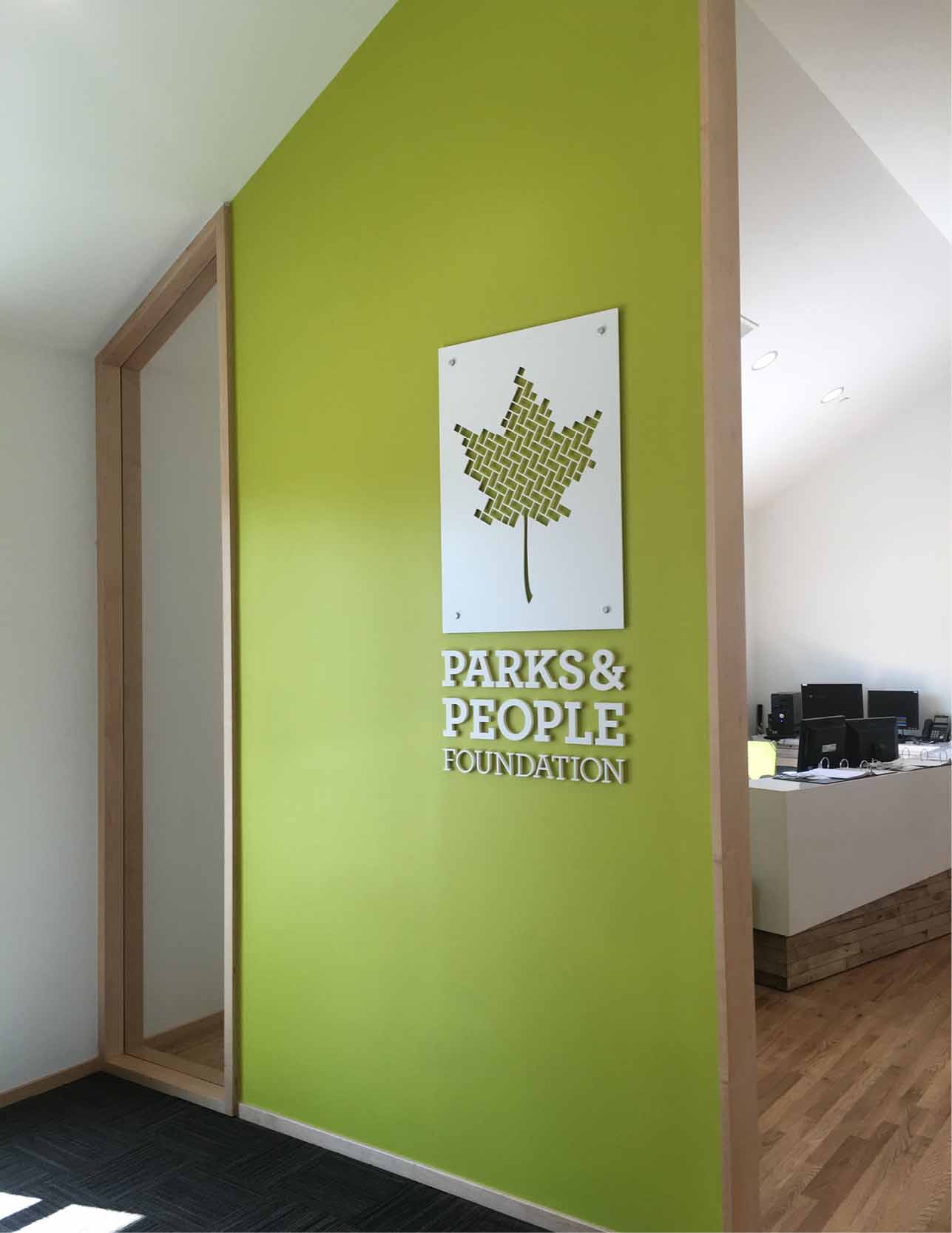 Auchentoroly 公園步行街區(qū)室外導(dǎo)視設(shè)計-上海環(huán)境導(dǎo)視設(shè)計公司