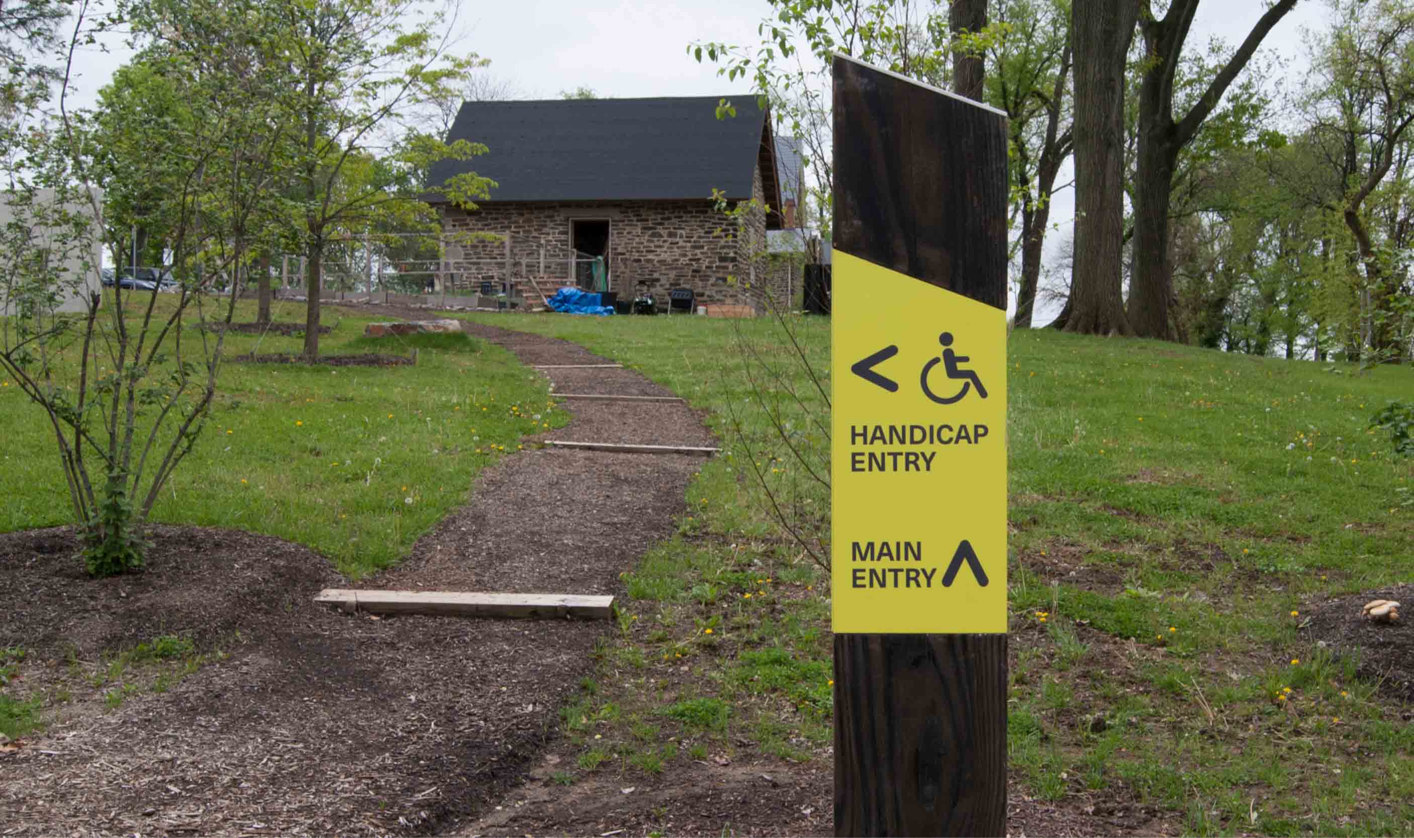 Auchentoroly 公園步行街區(qū)室外導(dǎo)視設(shè)計-上海環(huán)境導(dǎo)視設(shè)計公司