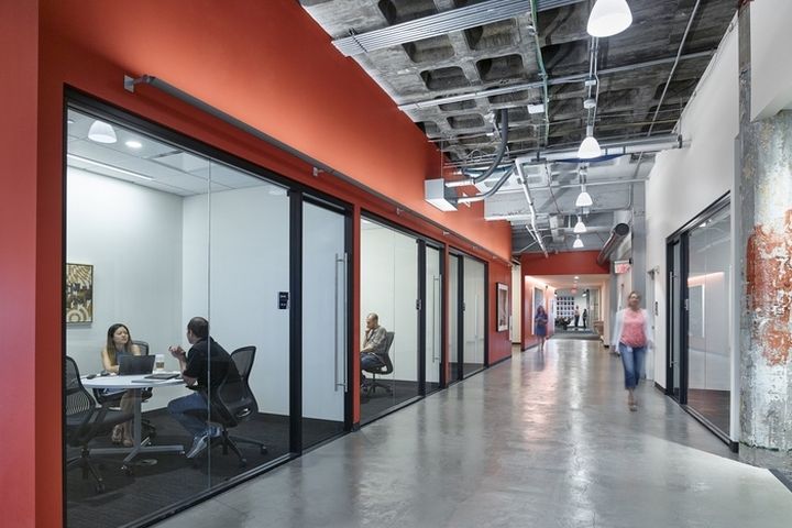 Dealer Tyre 輪胎經(jīng)銷商辦公室裝修設(shè)計-上海品牌設(shè)計空間設(shè)計公司 Dealer Tyre 輪胎經(jīng)銷商辦公室裝修設(shè)計-上海品牌設(shè)計空間設(shè)計公司