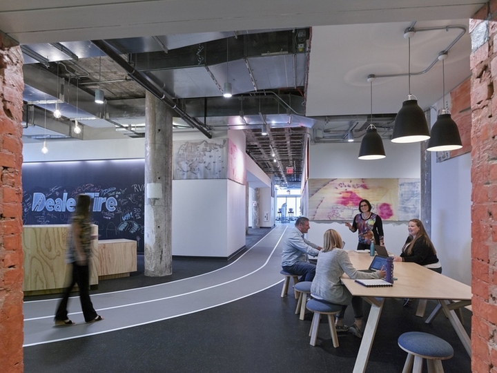 Dealer Tyre 輪胎經(jīng)銷商辦公室裝修設(shè)計-上海品牌設(shè)計空間設(shè)計公司 Dealer Tyre 輪胎經(jīng)銷商辦公室裝修設(shè)計-上海品牌設(shè)計空間設(shè)計公司