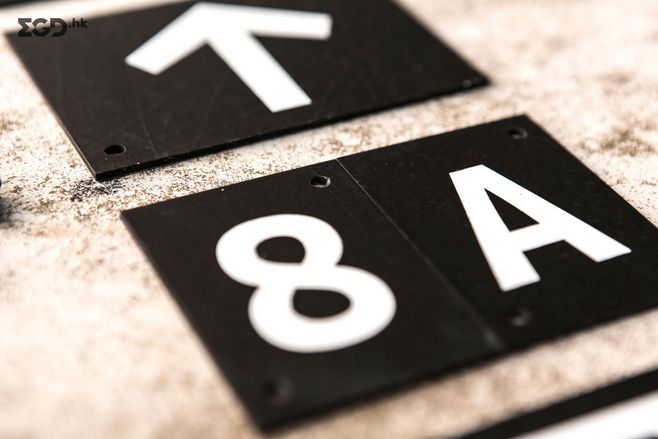 lugMinas導(dǎo)視系統(tǒng)設(shè)計-安裝在透明亞克力上，可隨意改動導(dǎo)視信息-上海導(dǎo)視設(shè)計公司