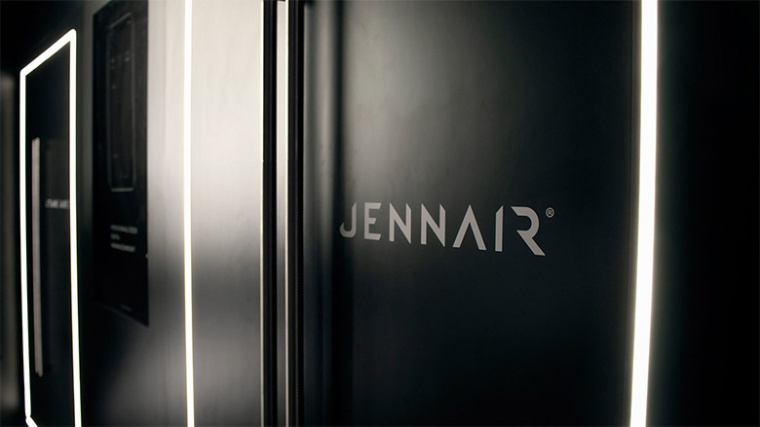 JennAir廚房電器用具品牌LOGO設(shè)計，源自通風(fēng)爐灶和字母J的logo