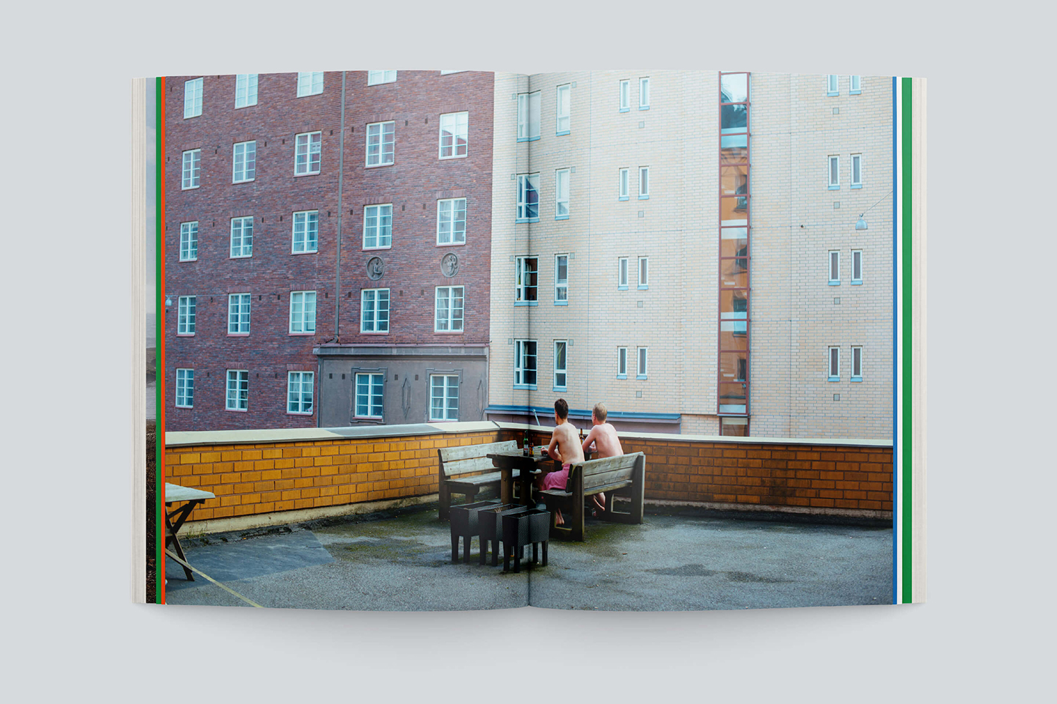 芬蘭赫爾辛基城市品牌VI形象設(shè)計logo設(shè)計，錦旗框logo+波浪圖形VI設(shè)計