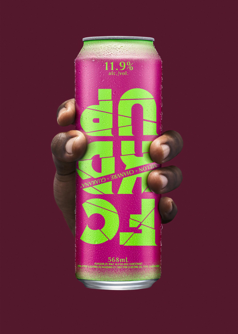 FCKDUP酒精飲料創(chuàng)意廣告設(shè)計“手握飲料”篇