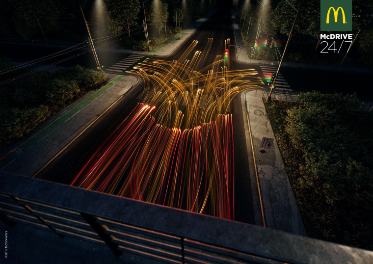 麥當(dāng)勞“長曝光鏡頭”式光繪平面創(chuàng)意廣告設(shè)計(jì)