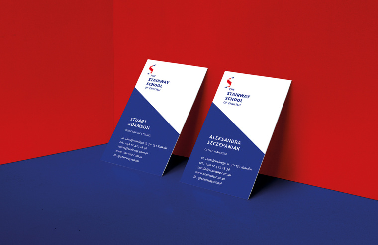 Stairway學(xué)校階梯狀標(biāo)志設(shè)計，取自英國國旗的三角元素