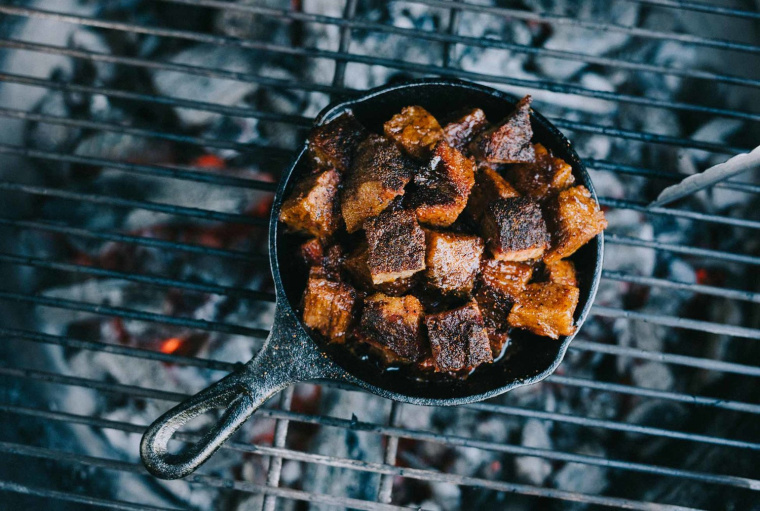 Kosmos Q專業(yè)燒烤餐飲與用品品牌視覺識(shí)別VIS設(shè)計(jì),圍繞Q字母的設(shè)計(jì)