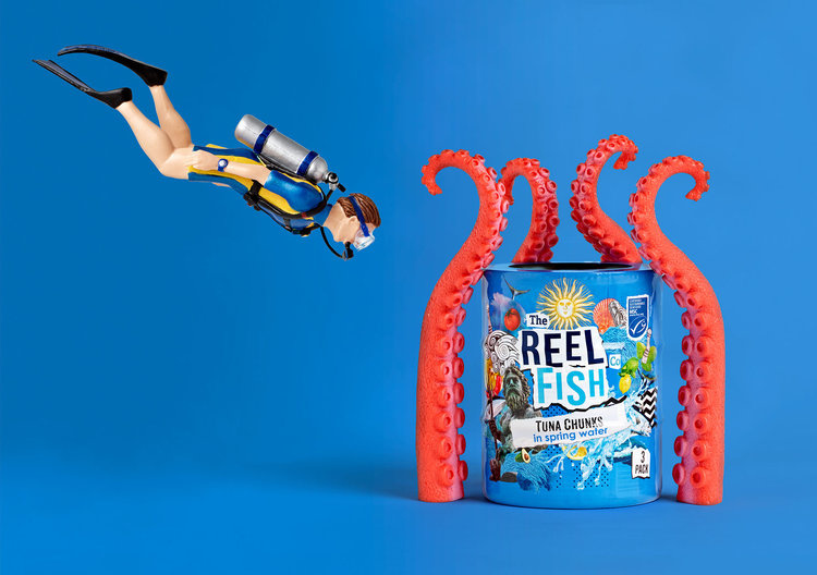 The Reel Fish 金槍魚罐頭包裝設(shè)計(jì)，大膽的配色和自由活潑的插圖