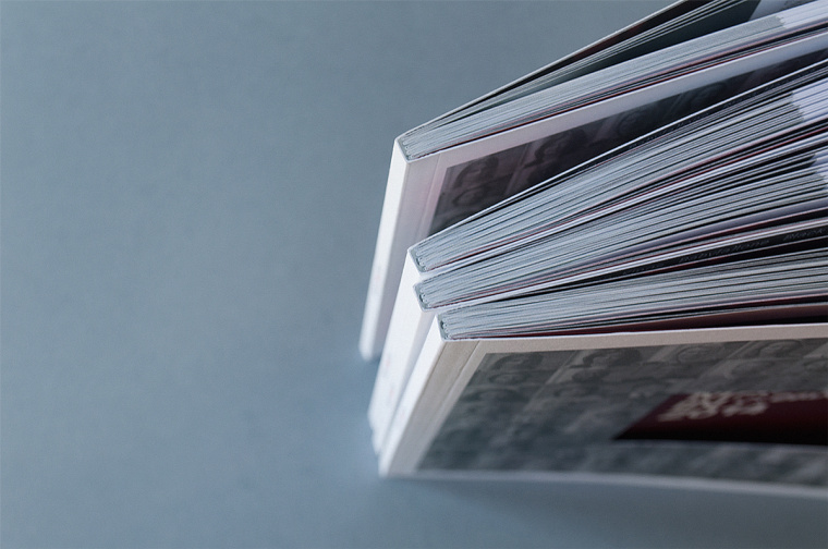 歐洲企業(yè)家年會宣傳手冊設計，暗紅與深灰風格設計