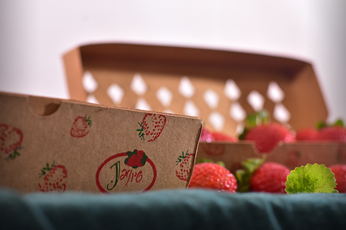 Jagpg草莓包裝設計，利于通風的菱形棋盤格鏤空孔洞盒型設計