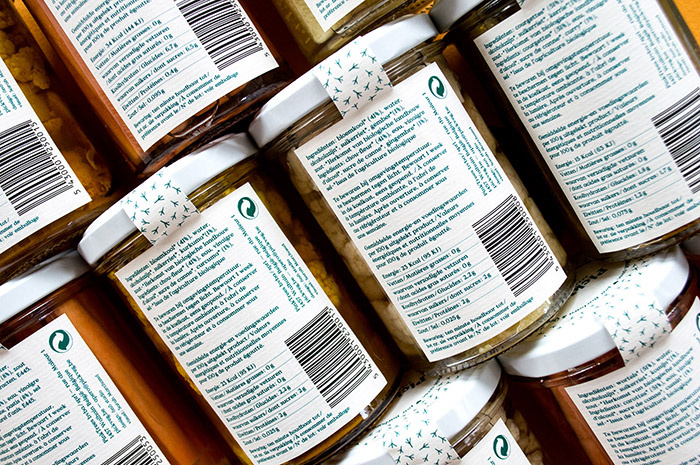 PickVeg 開胃咸菜泡菜休閑食品包裝設(shè)計(jì)，減輕生活壓力的小雞嘻哈插畫風(fēng)格