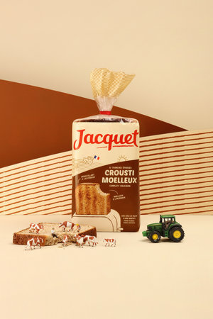 法國Jacquet袋裝面包包裝設(shè)計(jì)，展示面粉來自法國農(nóng)民