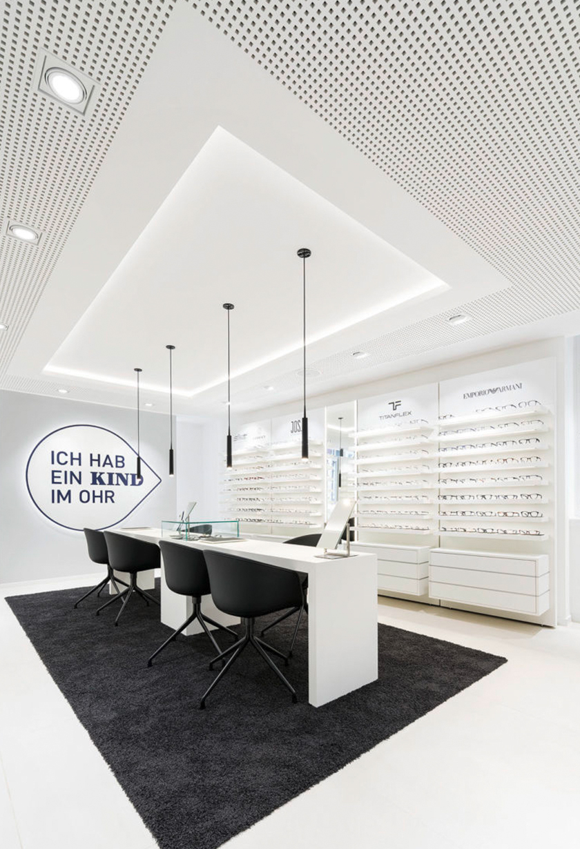 KIND 眼鏡旗艦店店鋪設計,冷色淡灰風格 KIND 眼鏡旗艦店店鋪設計,冷色淡灰風格