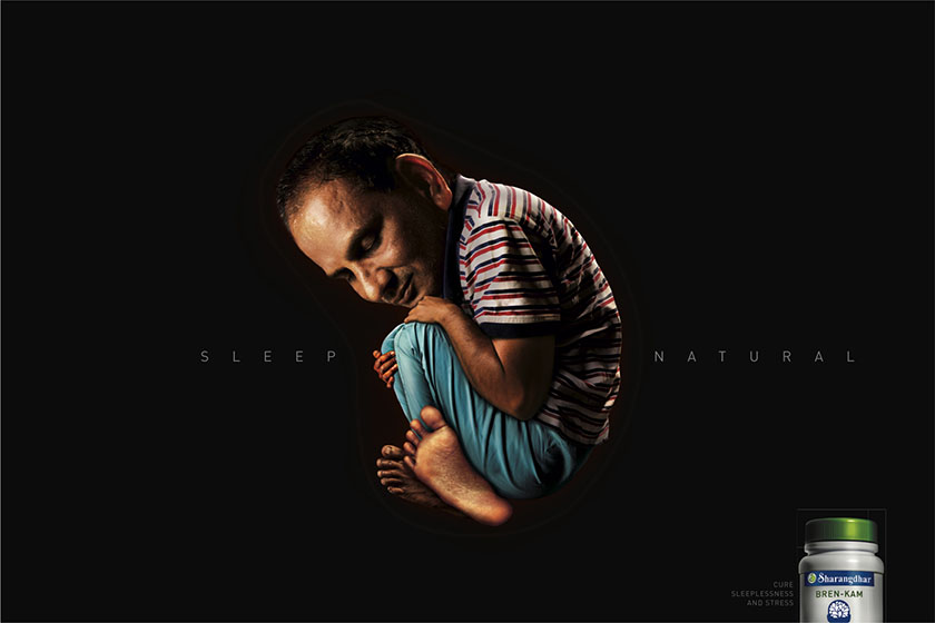 改善睡眠醫(yī)藥廣告設計，意境中讓成年人像子宮內(nèi)嬰兒一樣自然入睡