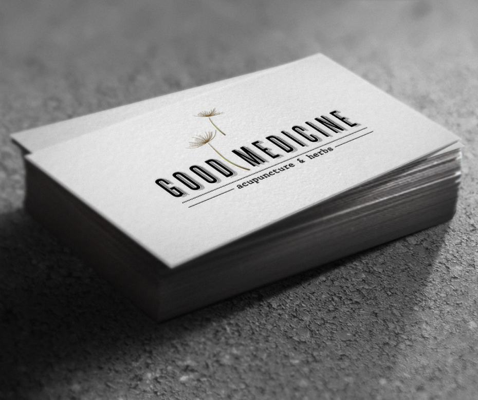 樸實的藥房標識logo設計-在與浮動花圖畫的名片的自然配藥商標