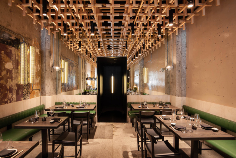 MRDK的Ryu餐廳餐飲空間設(shè)計，充滿藝術(shù)的頂部裝飾藝術(shù)